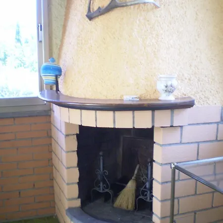 Chiardiluna بيت ضيافة 4*